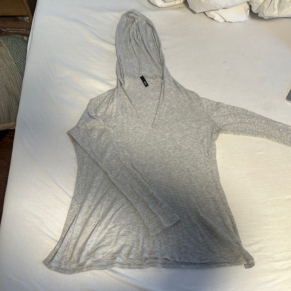Elan hooded tee